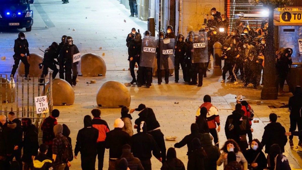Más de 30 policías heridos en Madrid por la violencia ultraizquierdista alentada por Podemos