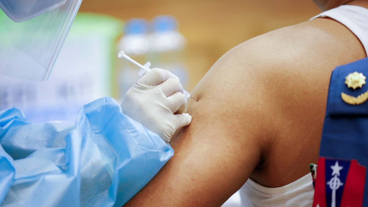 Sanidad confirma una muerte y dos trombos tras haber recibido la vacuna de AstraZeneca