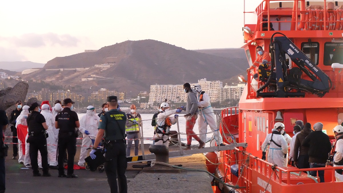 Continúa la avalancha migratoria: más de 130 inmigrantes ilegales llegan en un día a Canarias