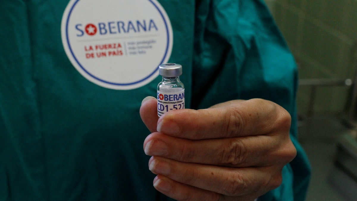 El castrismo publicita tres vacunas propias, pero aplicará una china a los cubanos