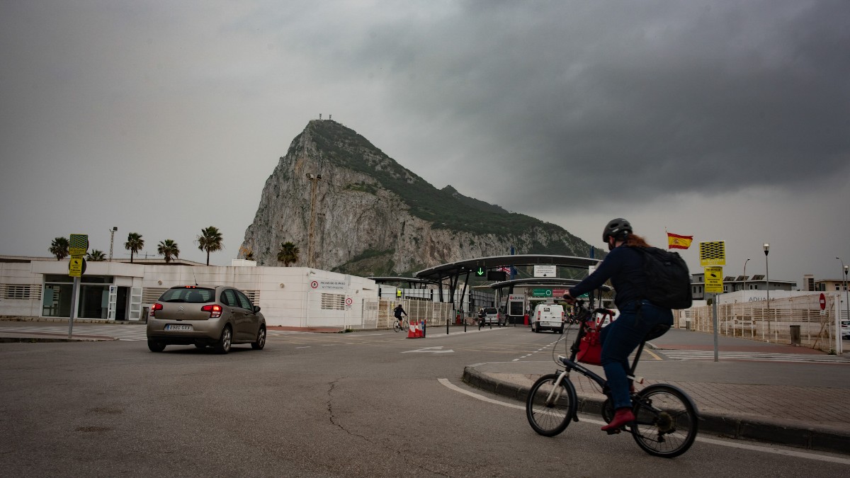 VOX exige sanciones para Reino Unido por el vertido de combustible en Gibraltar