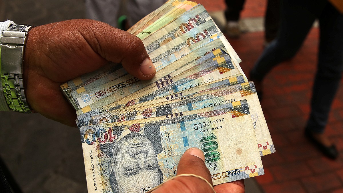 El ‘efecto Castillo’: la moneda peruana cae a un mínimo histórico ante su ventaja en los sondeos