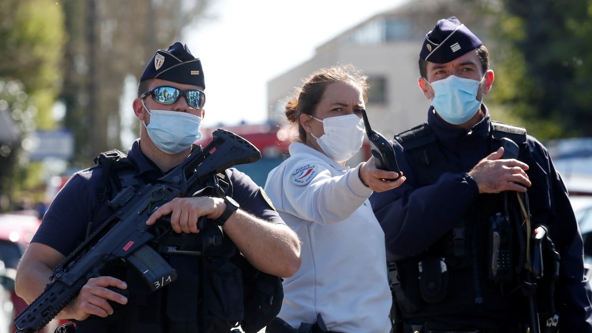 Ataque islamista al suroeste de París: un tunecino degüella a una policía al grito de ‘Alá es grande’