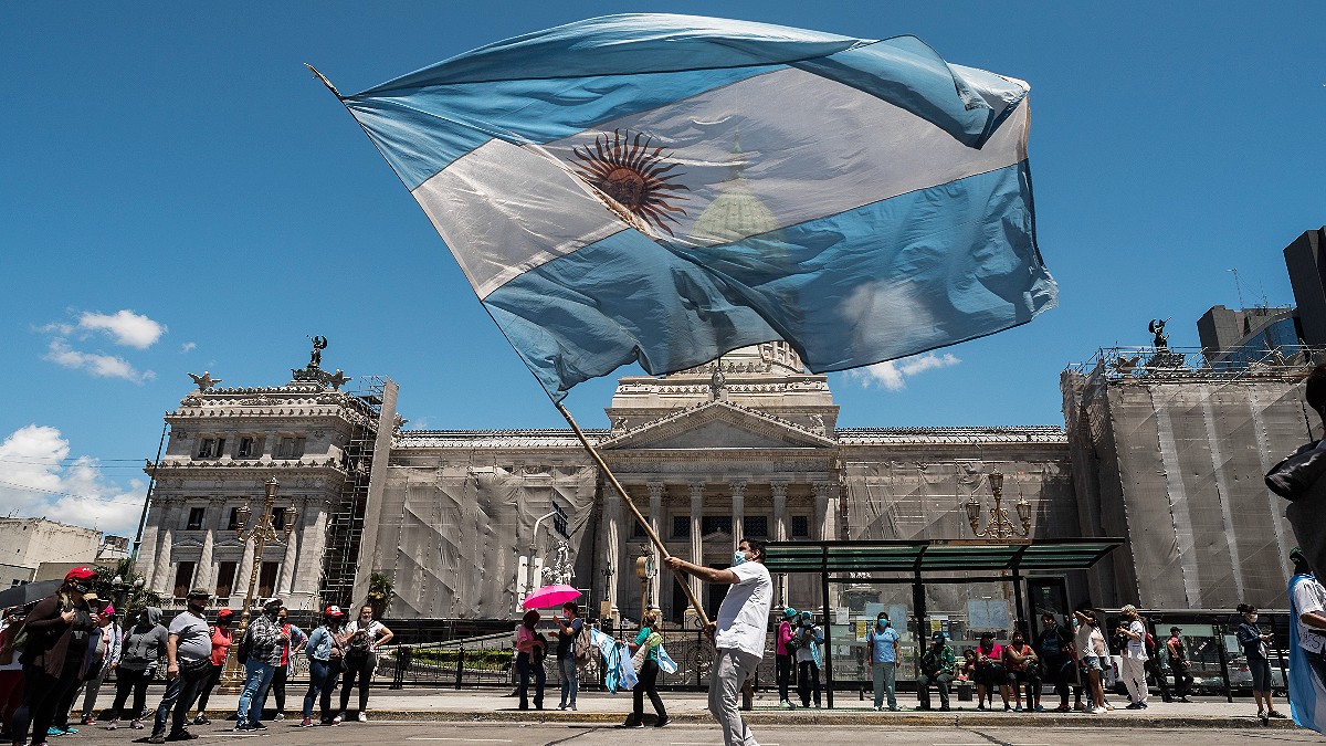 El Senado argentino aprueba la ley para postergar las elecciones por la pandemia