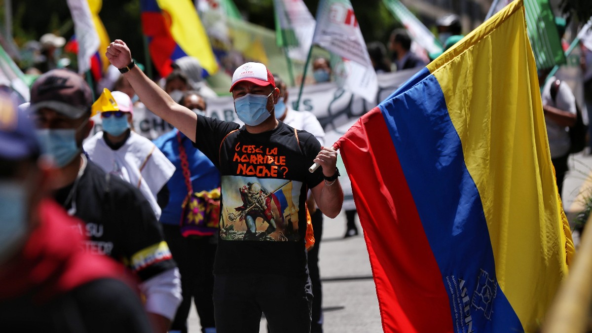 Colombia retira de las calles a los militares que intentaban frenar el vandalismo de las protestas