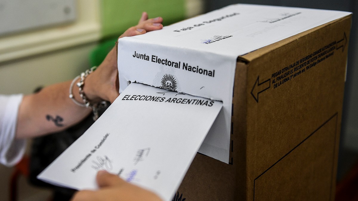Aplazadas por un mes las elecciones primarias y legislativas en Argentina por la pandemia