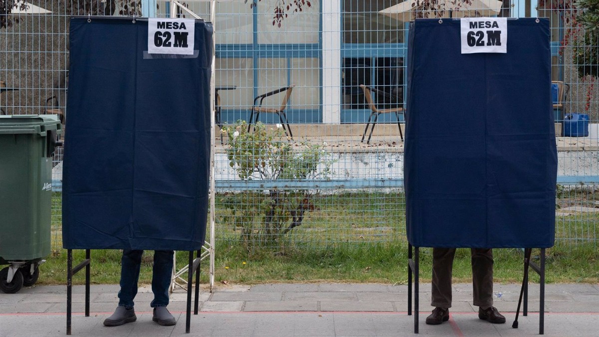 Comienza el recuento de votos en Chile tras el cierre de urnas de la histórica ‘megaelección’
