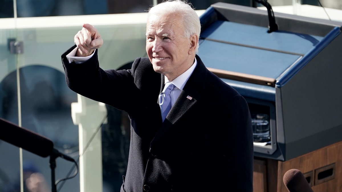 Biden ordena a las agencias de Inteligencia una investigación sobre el origen del covid
