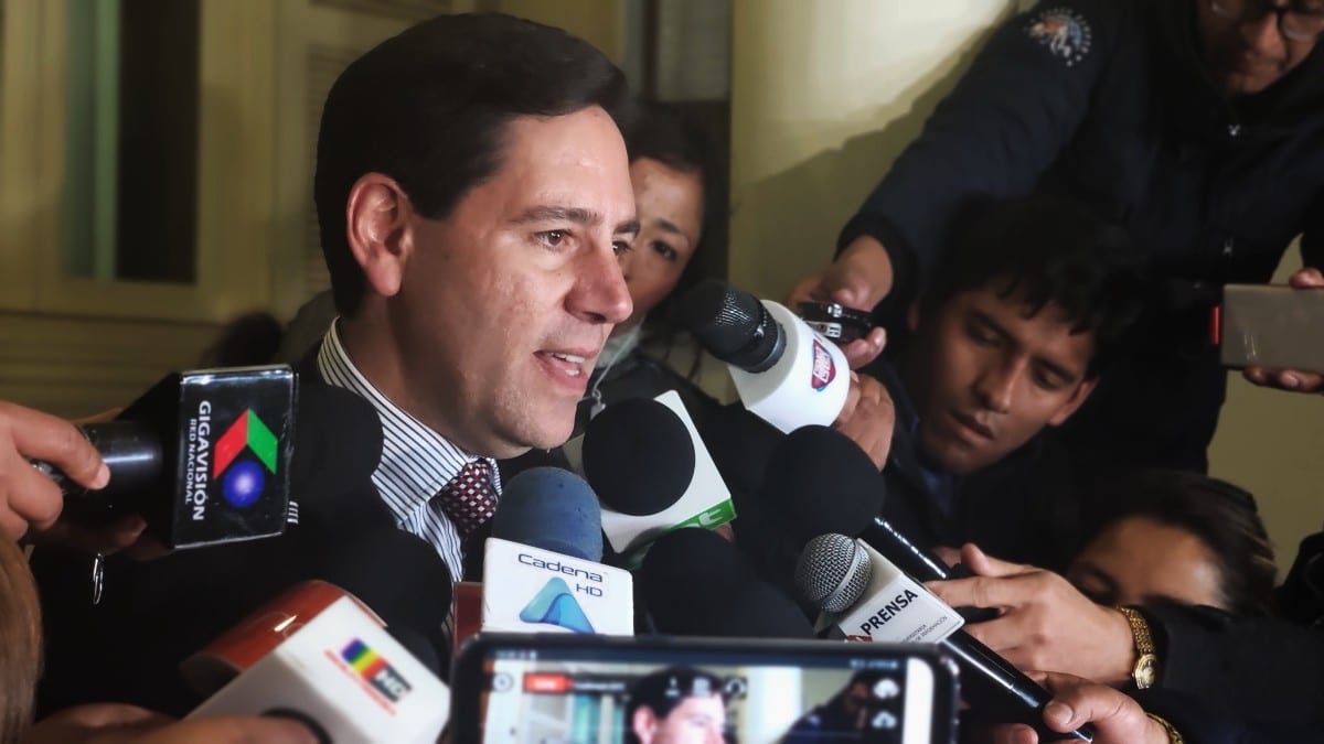 Renuncia el presidente del Tribunal Electoral de Bolivia que allanó el regreso del narcocomunismo