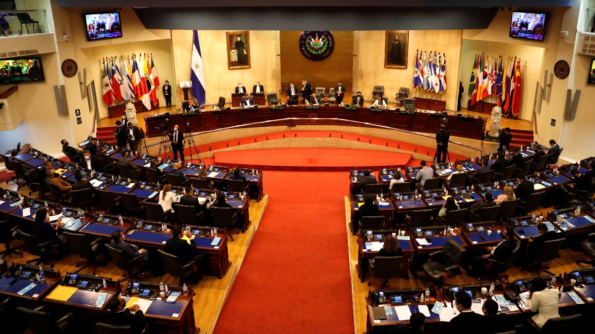 La Asamblea Legislativa de El Salvador destituye a los jueces de la Corte Suprema