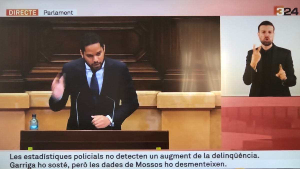Activismo contra VOX en la televisión pública catalana: rebaten en directo la intervención de Garriga a través de los rótulos