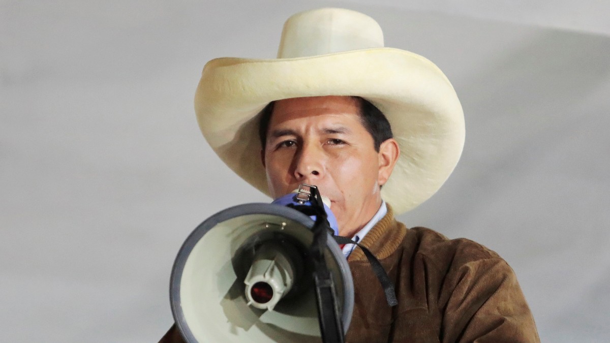 Pedro Castillo reparte puestos clave del Estado peruano entre socios vinculados a la subversión comunista