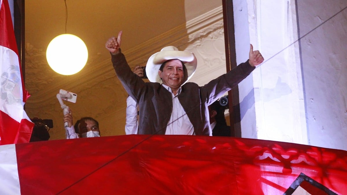 La autoridad electoral de Perú declara presidente electo al comunista Pedro Castillo