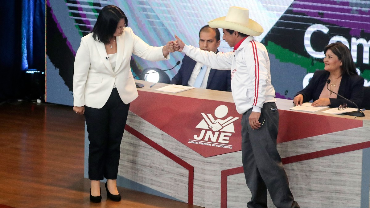 La autoridad electoral de Perú emite todas las actas pendientes y espera proclamar al nuevo presidente antes del 28 de julio