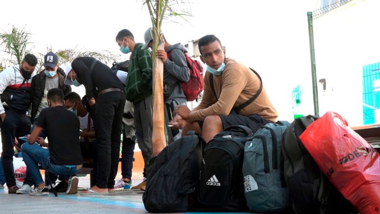Marruecos - Más de 1.100 inmigrantes han sido rescatados este fin de semana procedentes de 65 pateras - Página 7 Grupo-migrantes-Canarias-768x432