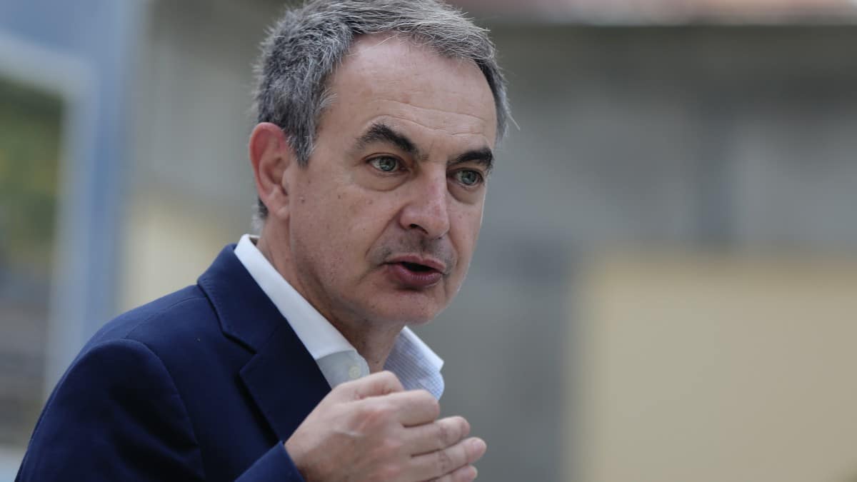 Zapatero muestra ‘orgullo’ por Chaves y Griñán, condenados por la trama de los ERE