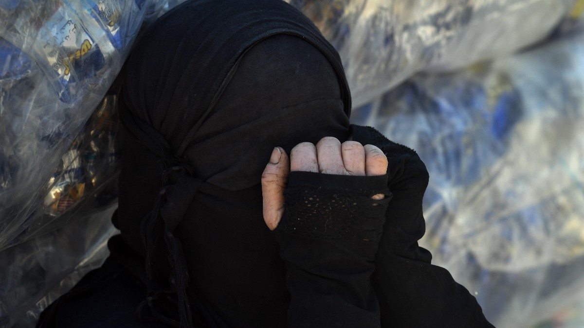 Una persona del Estados Islámico con el Niqab. EUROPA PRESS