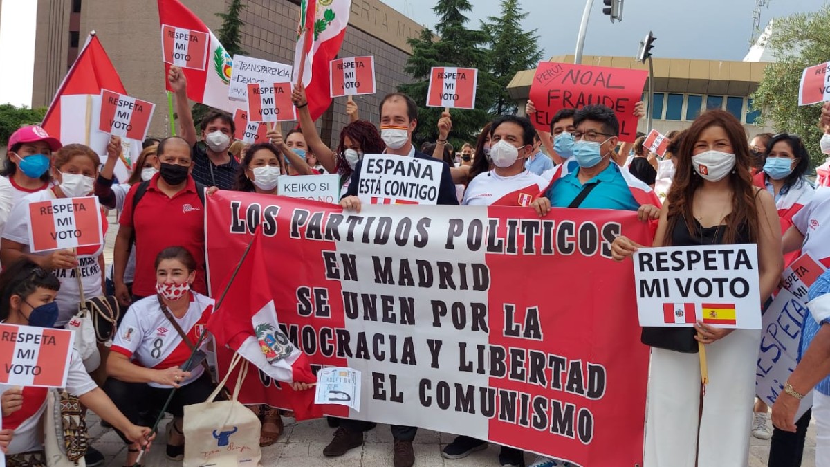 ‘Foro de Sao Paulo, te equivocaste de país. ¡Con Perú no se juega!’: el llamamiento de los peruanos en España contra el presunto fraude electoral