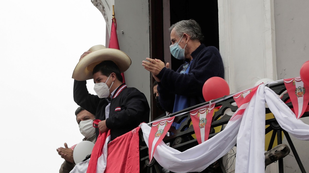 El fraude en Perú evidencia los vínculos de la Internacional Progresista con el terrorismo colombiano