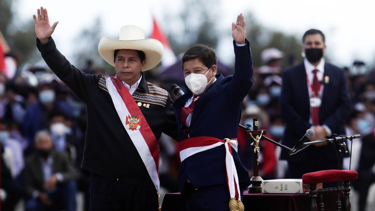 El primer ministro de Perú, Guido Bellido, amenaza con nacionalizar el yacimiento de gas de Camisea