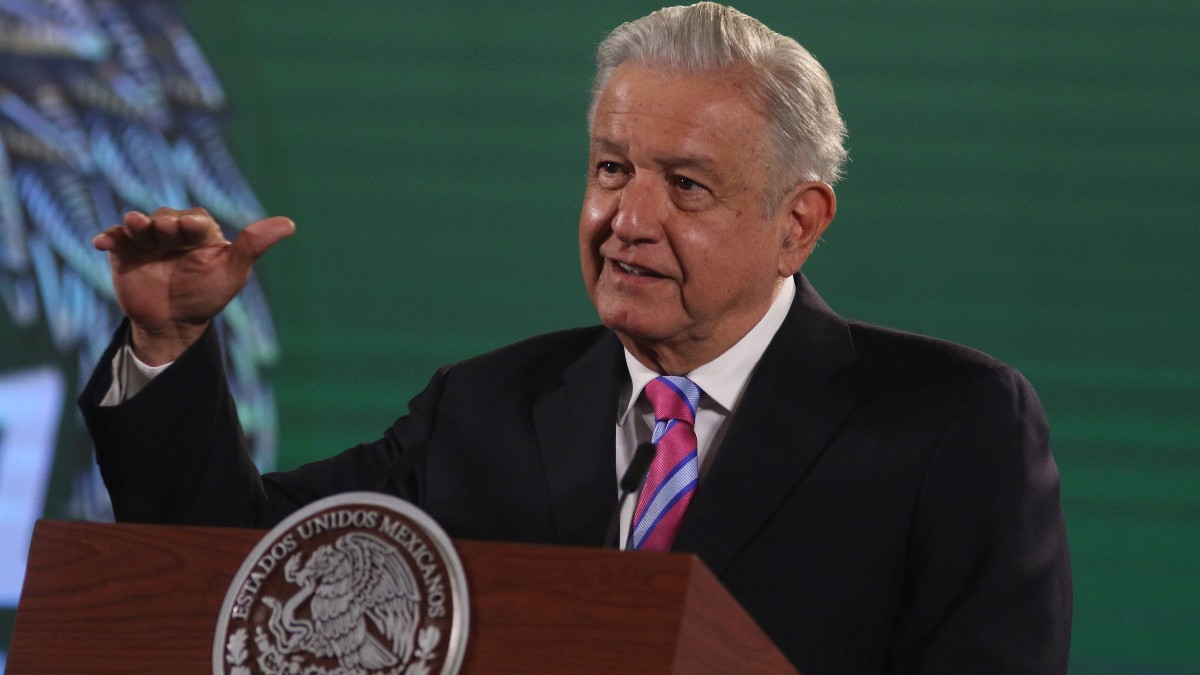 López Obrador logra las firmas necesarias para promover una consulta con la que pretende refrendar su mandato