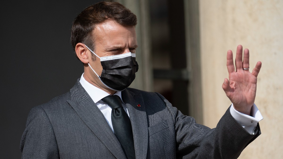 Macron impone penas de cárcel para quien vaya al cine o entre en un restaurante sin ‘pase covid’