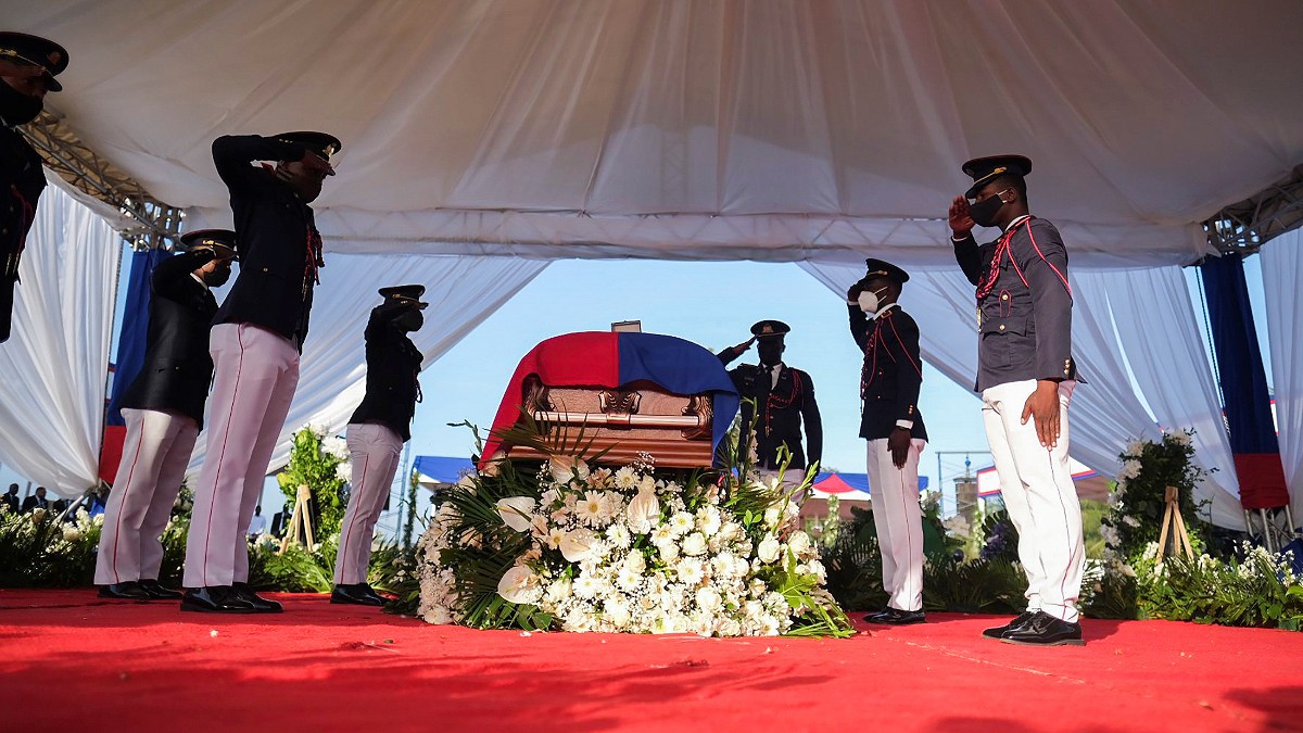 Las delegaciones de la ONU y EEUU abandonan el funeral del presidente de Haití tras escuchar disparos