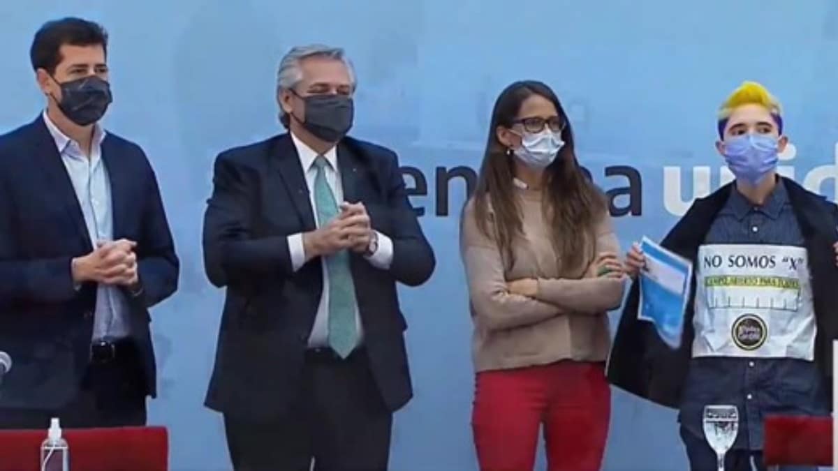 El socialista Alberto Fernández sucumbe al delirio LGTBI: Argentina permite a las personas ‘no binarias’ identificarse con una X en el DNI