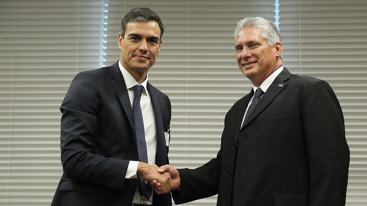 El presidente de España, Pedro Sánchez, y el líder cubano, Miguel Díaz-Canel