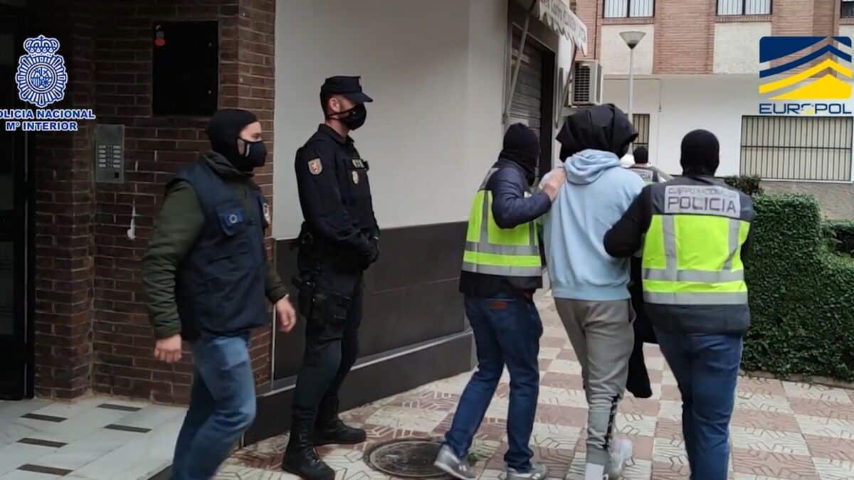 La amenaza yihadista crece en España: detenido un joven marroquí en Granada acusado de enaltecimiento del terrorismo