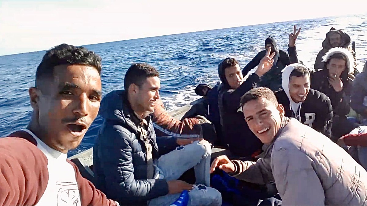 Selfie de los inmigrantes ilegales en su llegada a España.