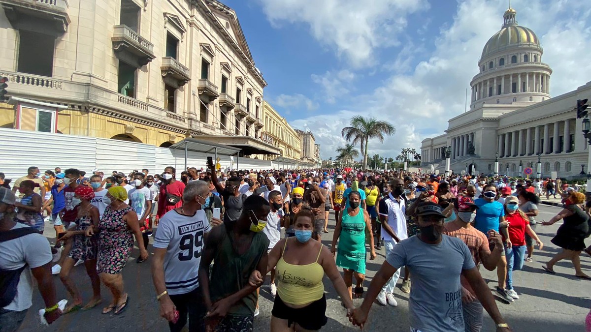 ‘¡Abajo la dictadura!’: histórico levantamiento popular en Cuba contra el régimen castrista