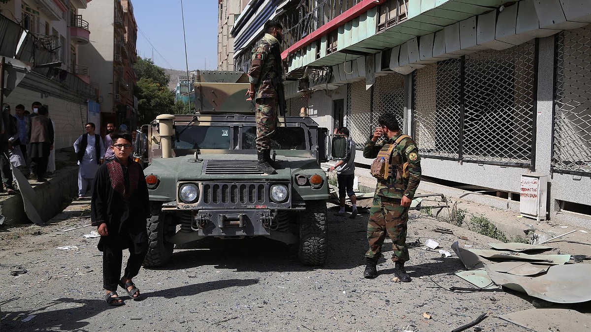 Los talibanes anuncian que han tomado Afganistán y que ya están negociando para entrar en Kabul