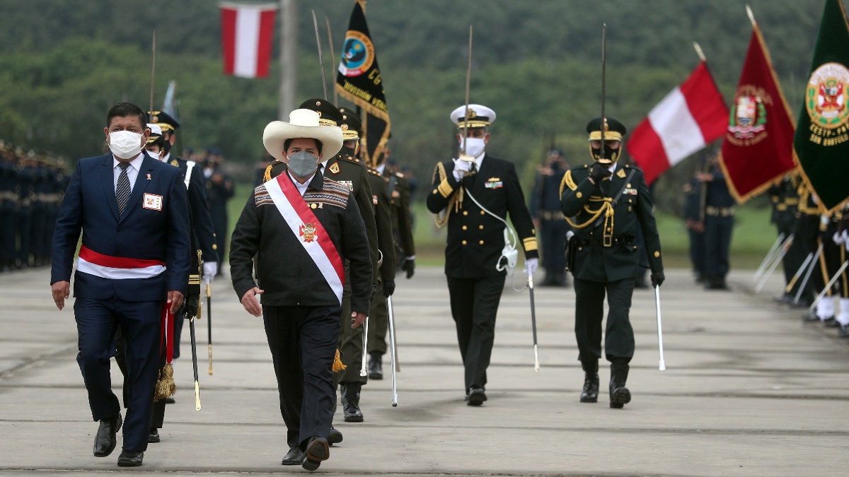 El comunista Castillo cambia la totalidad de la cúpula militar de Perú nada más llegar al poder