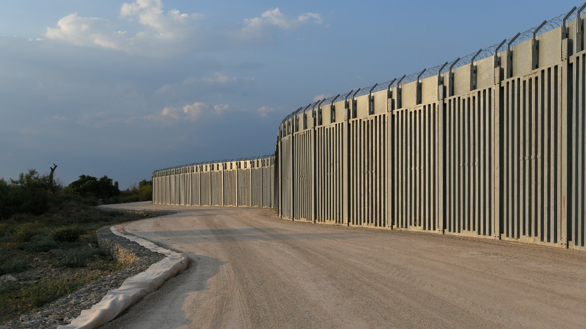 Grecia se blinda ante la llegada de afganos con un muro de hormigón de casi 40 kilómetros en la frontera con Turquía