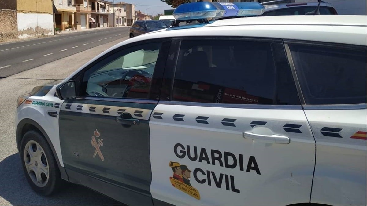 Dos guardias civiles resultan heridos en un nuevo intento de entrada masiva de inmigrantes magrebíes a Melilla