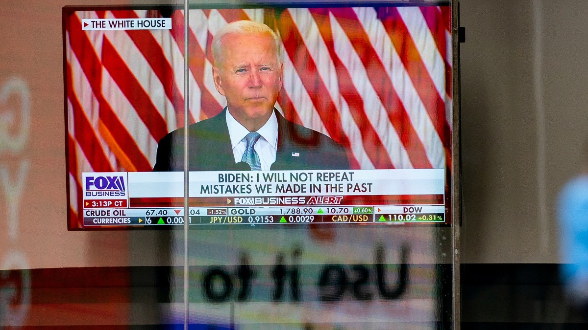 El ‘sanchismo’ de Biden: culpa del caos en Afganistán a todo el mundo menos a su Administración