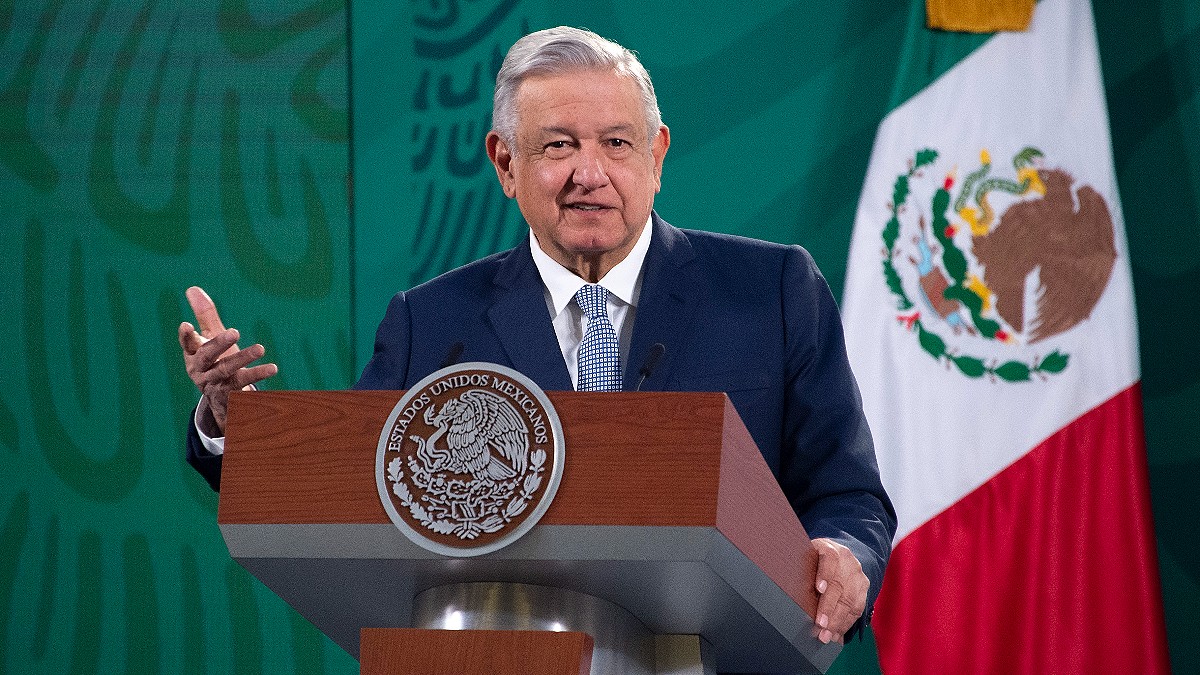 López Obrador se queja de una medida del Instituto Electoral que le impide criticar a otros políticos