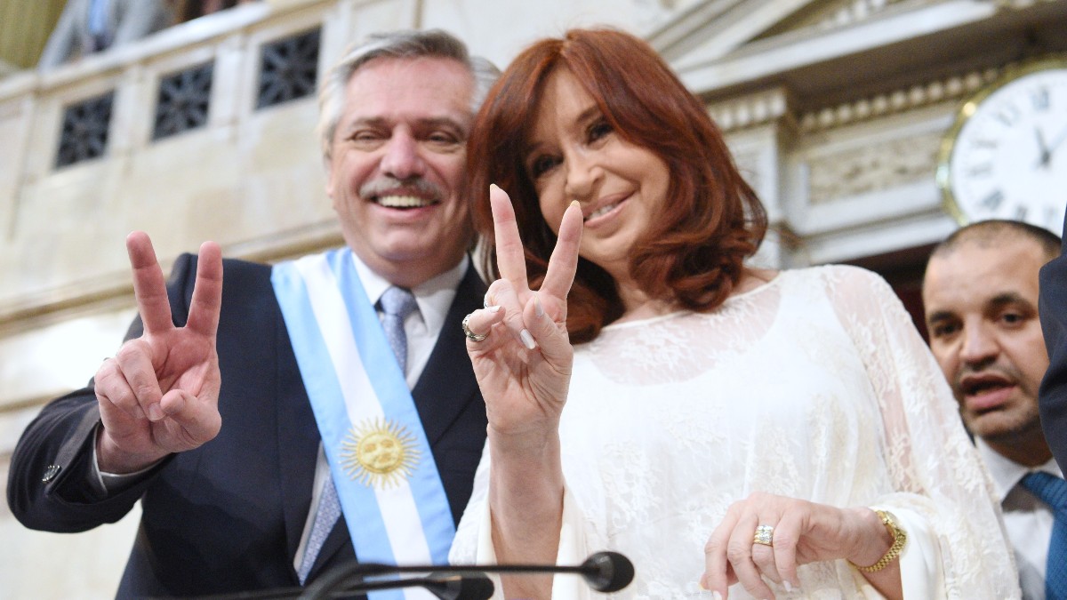 Cinco ministros argentinos renuncian a sus cargos tras la derrota del oficialismo en Argentina