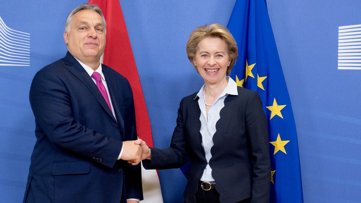 El primer ministro húngaro, Viktor Orbán, y la presidenta de la Comisión Europea, Ursula von der Leyen.