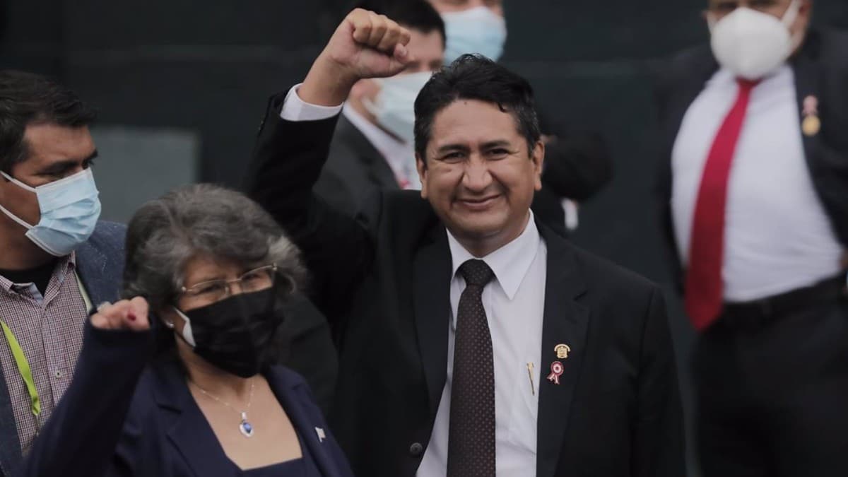 Vladimir Cerrón afirma que Pedro Castillo debe disolver el Congreso