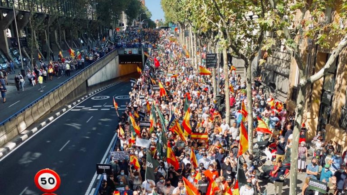 Miles de trabajadores acompañan al Sindicato Solidaridad y a VOX en la marcha contra el Gobierno por el atraco de la luz