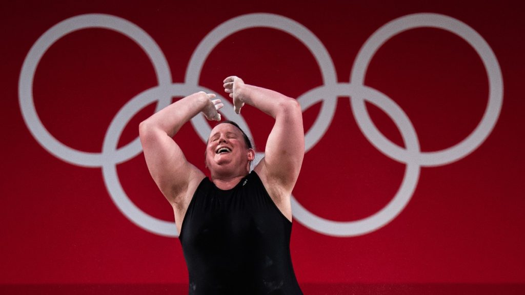 La atleta transgénero Laurel Hubbard compite en los Juegos Olímpicos de Tokio.