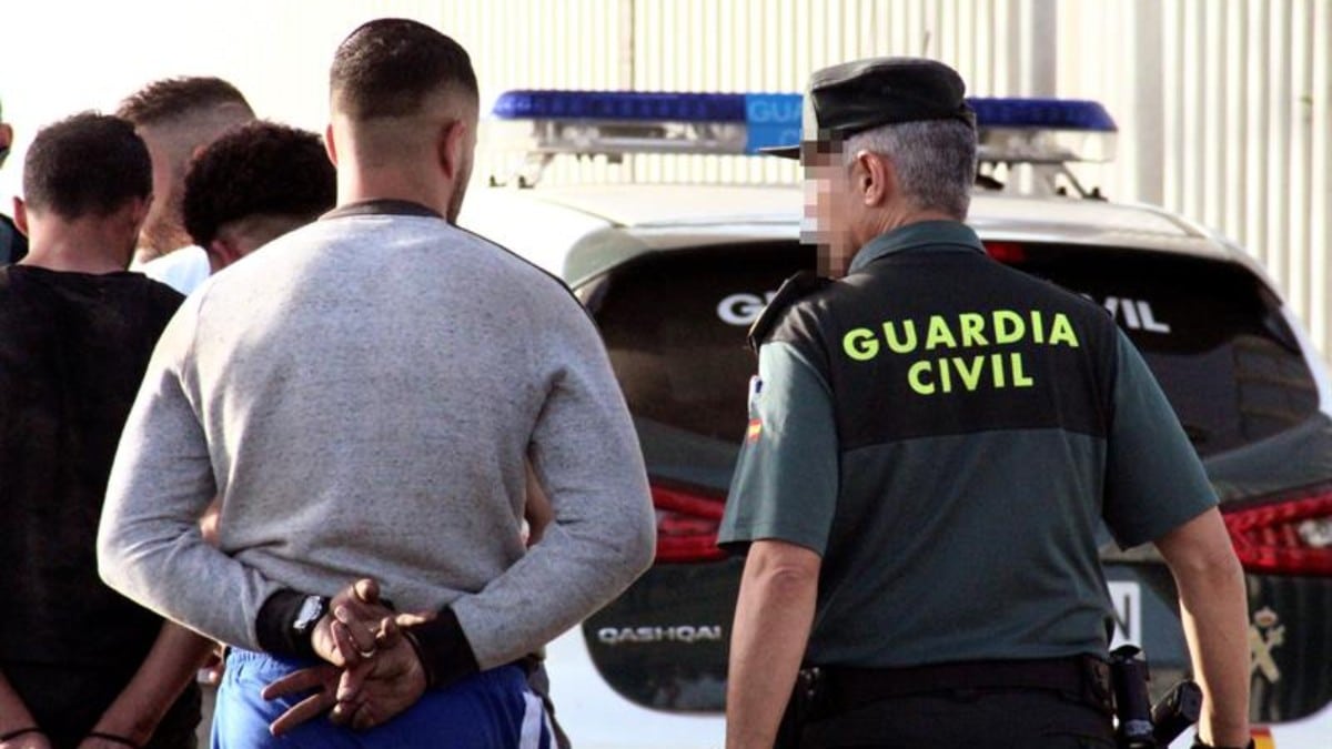 inmigrant ilegal es detenido por la Guardia Civil.