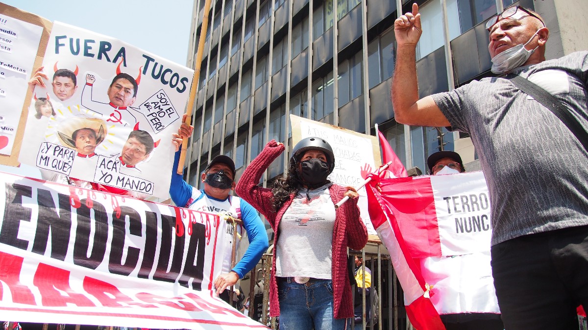 La oposición peruana presenta una moción de censura contra el ministro de Trabajo por sus vínculos con Sendero Luminoso