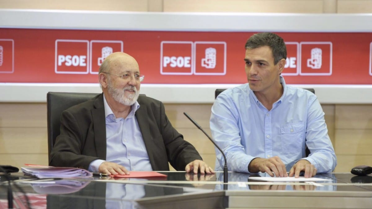 Sánchez premia a Tezanos y aumenta el presupuesto del CIS para este año electoral