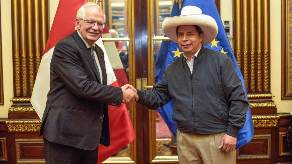 El alto representante de la Unión para Asuntos Exteriores y Política de Seguridad, Josep Borrell y el presidente de Perú, Pedro Castillo