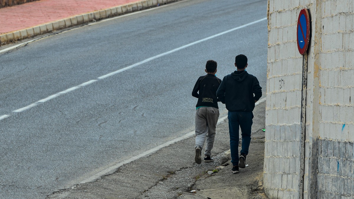 Dos argelinos sobre los que pesaba una orden de expulsión apuñalan y roban a varias personas en Alicante