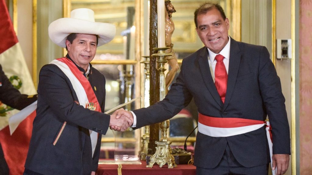 El ministro del Interior de Perú, Luis Barranzuela y el presidente Pedro Castillo.