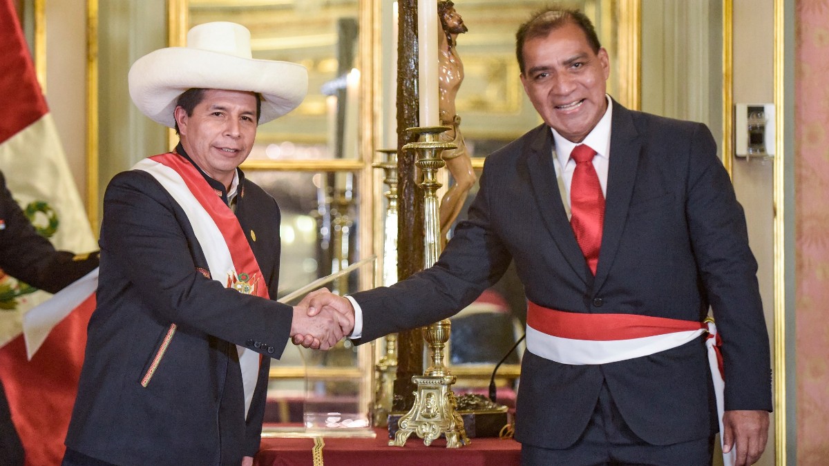 El ministro del Interior de Perú, Luis Barranzuela y el presidente Pedro Castillo.